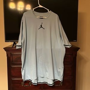 Mens Jordan shirt size 3xl.  This shirt is not thin tee shirt material.
